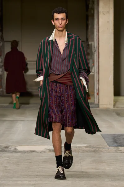 Look 28